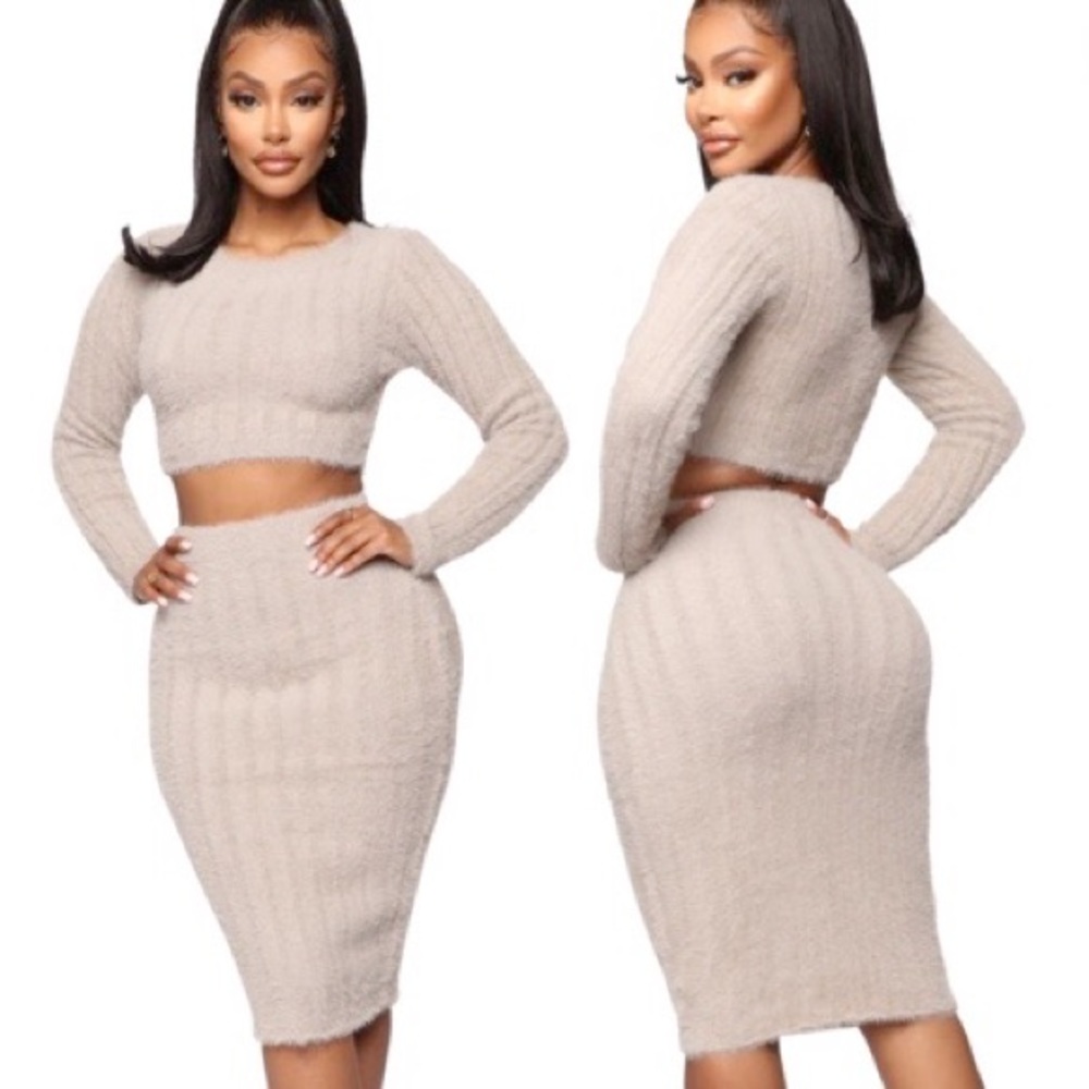 Nude Set Stretchy Small fits medium
